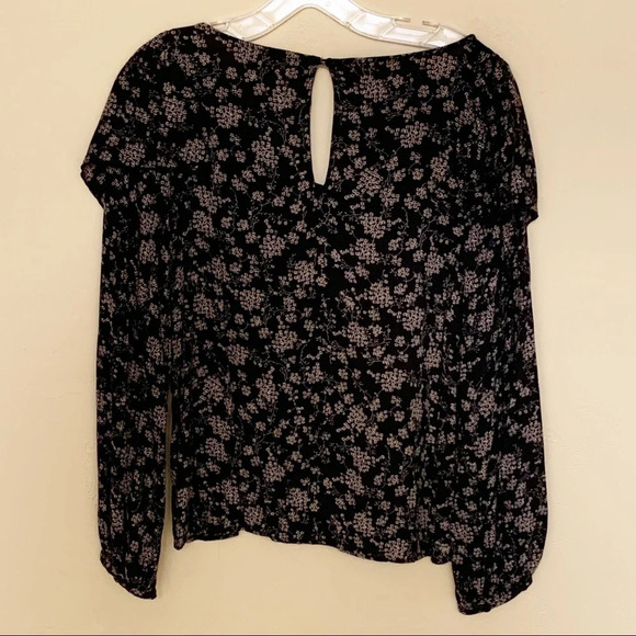 Hinge ruffle top like new condition - Picture 5 of 6